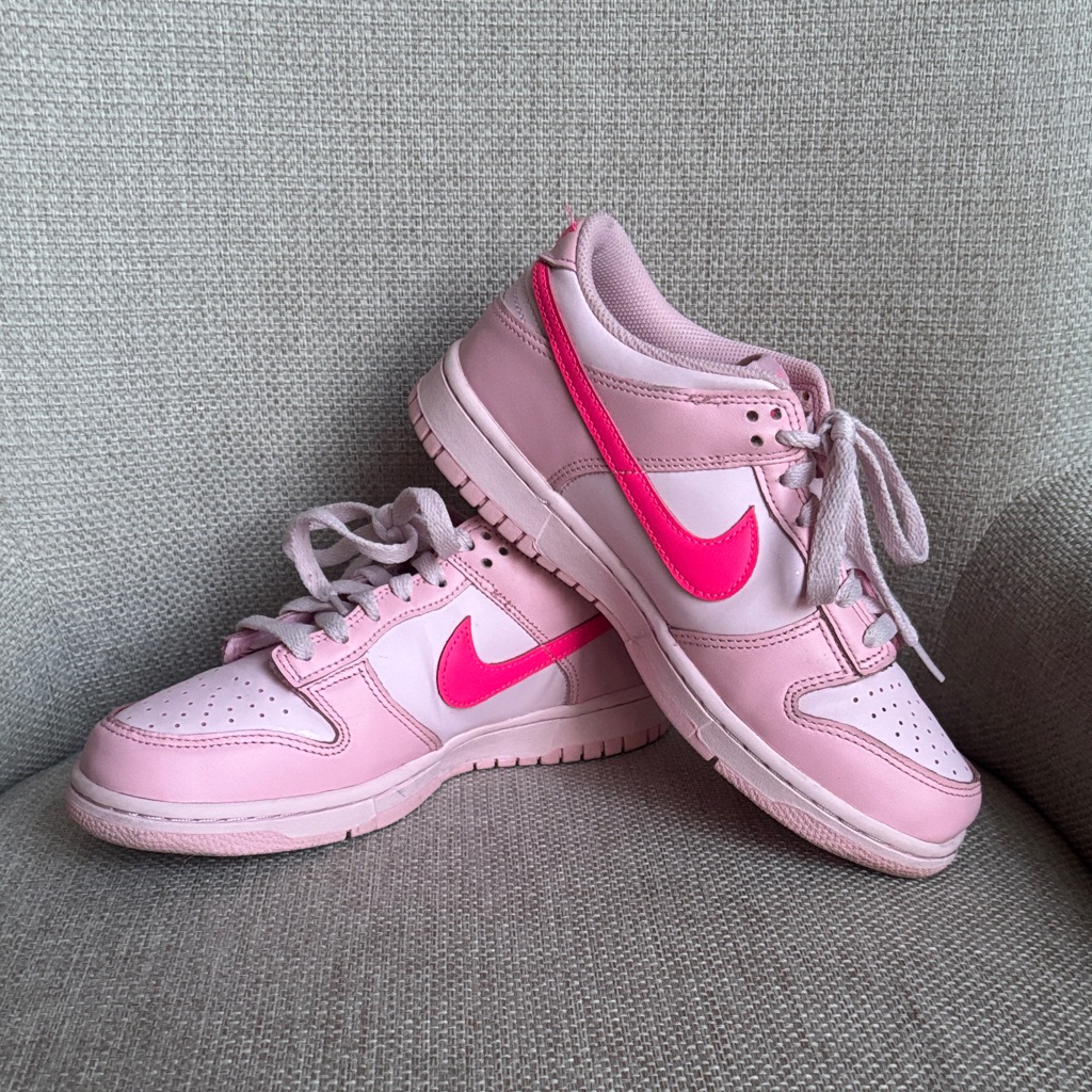 Nike Kids Low-Top Sneakers In Light Pink With Hot Pink Swoosh
